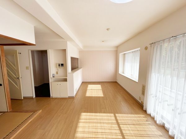 ラヴェニール宝塚中山台ドゥジェーム リビング