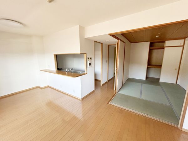 プレシアス清和台中央 リビング プレシアス清和台中央 リビング
