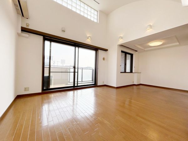 メゾン花屋敷東 リビング メゾン花屋敷東 リビング