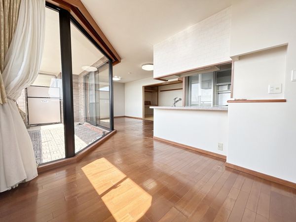 アンビエント雲雀丘花屋敷 リビング アンビエント雲雀丘花屋敷 リビング