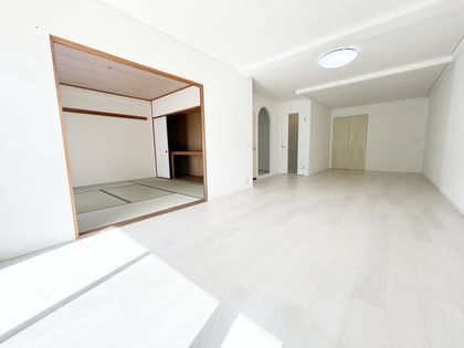サンロイヤル池田バードヒルズ一号館 リビング