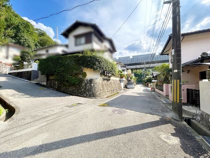 前面道路含む外観