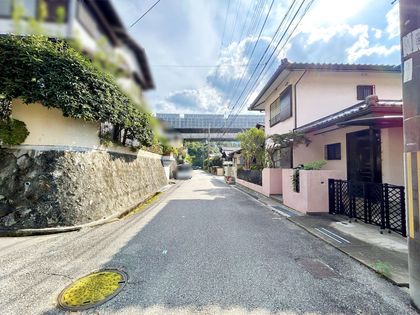 前面道路含む外観