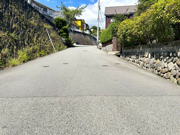 西宮市生瀬高台【古家有土地】 前面道路含む外観 西宮市生瀬高台【古家有土地】 前面道路含む外観