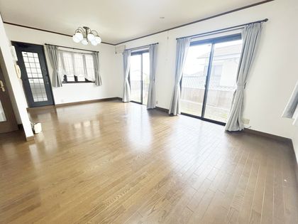 宝塚市野上4丁目【戸建】 リビング