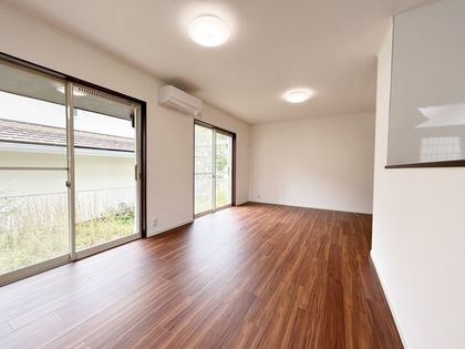 西宮市名塩南台1丁目【戸建】 リビング