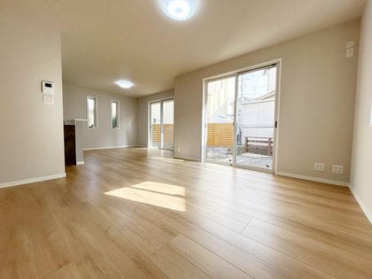 宝塚市清荒神5丁目【戸建】 リビング