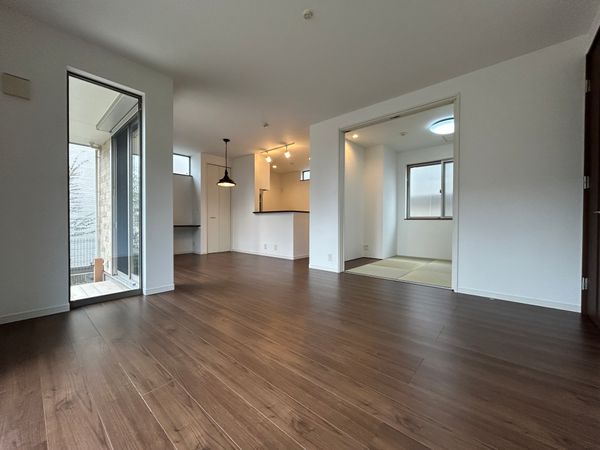 宝塚市山手台東5丁目【戸建】 リビング