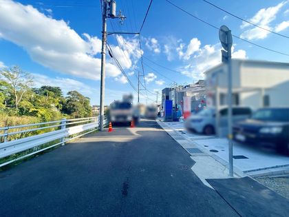 西宮市生瀬東町【新築戸建】6号棟 前面道路含む外観 前面道路含む外観