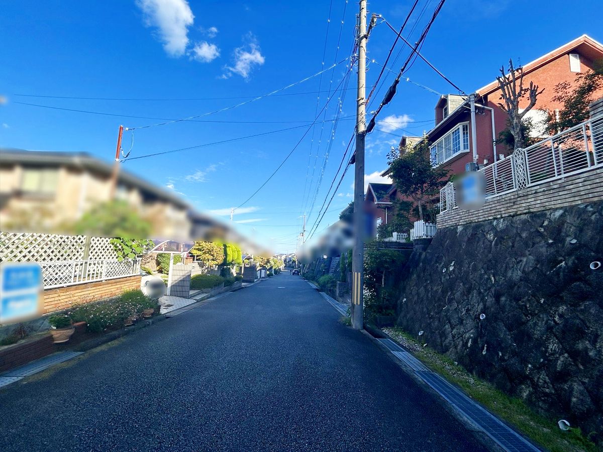 西宮市名塩南台2丁目【戸建】 前面道路含む外観 前面道路含む外観