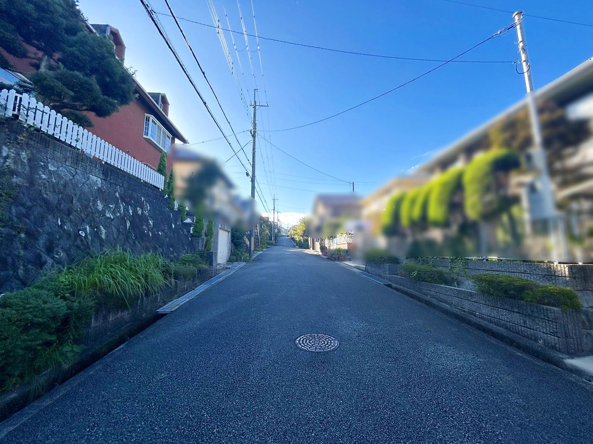 西宮市名塩南台2丁目【戸建】 前面道路含む外観 前面道路含む外観