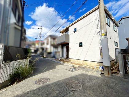 宝塚市清荒神4丁目【新築戸建】 前面道路含む外観 前面道路含む外観