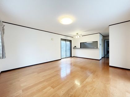 宝塚市中山台1丁目【戸建】 リビング