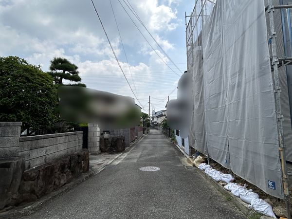 宝塚市今里町【新築戸建】 前面道路含む外観 宝塚市今里町【新築戸建】 前面道路含む外観