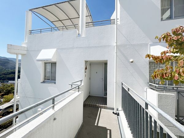 シェラビア東山台三番街 209号棟 玄関