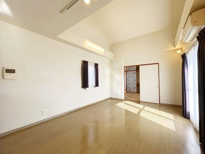 グランドメゾン西宮名塩 2番館 リビング