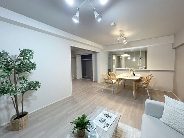 ロイヤルコート逆瀬川 リビング