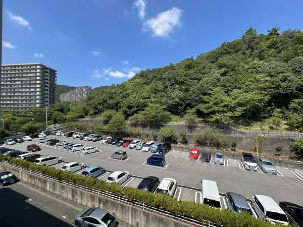 北西側窓から北西側を望む