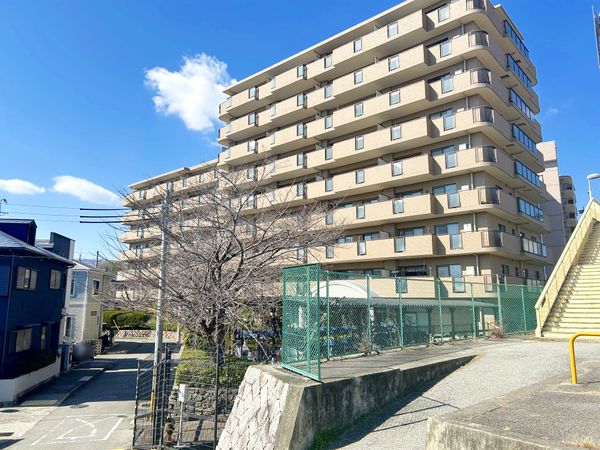 グランドール逆瀬川 外観