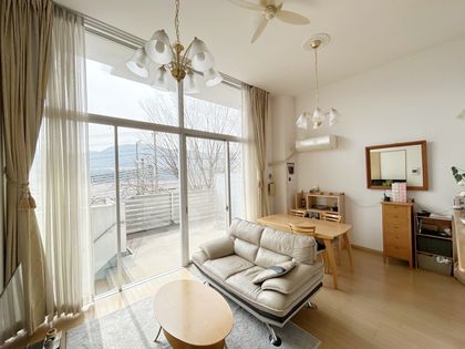 ルネサンクタスナシオンヒルズ D3棟 リビング