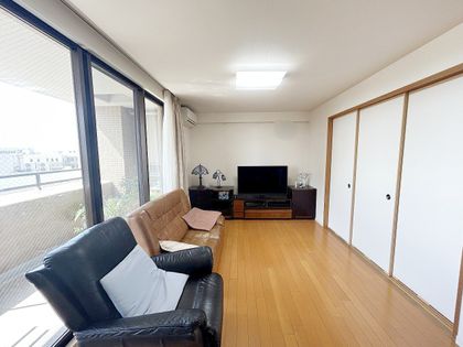 ジオグランデ宝塚山手台エレガンスコート リビング