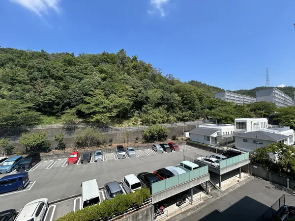 北西側窓から北西側を望む