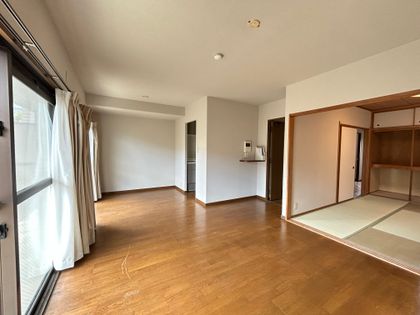 サーパス宝塚 リビング