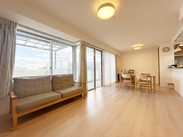 ルネサンクタスナシオンヒルズ D4棟 リビング