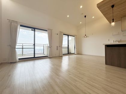 ラ・ビスタ宝塚 エスティオ二番館 リビング