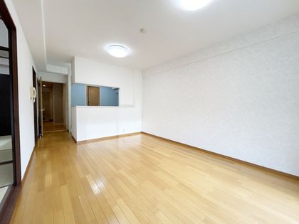 ラヴェニール宝塚中山台ドゥジェーム リビング