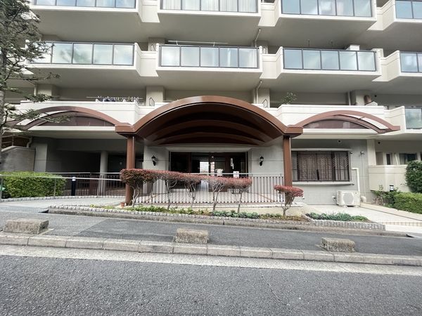 ラヴェニール宝塚中山台ドゥジェーム エントランス ラヴェニール宝塚中山台ドゥジェーム エントランス