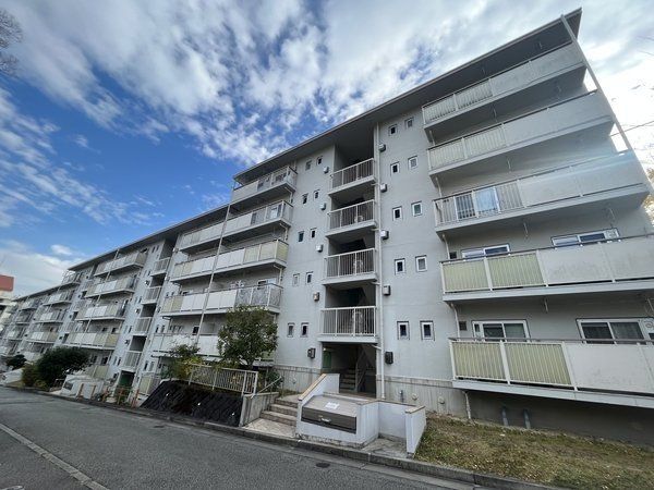 宝塚西山住宅 2号棟 外観 宝塚西山住宅 2号棟 外観