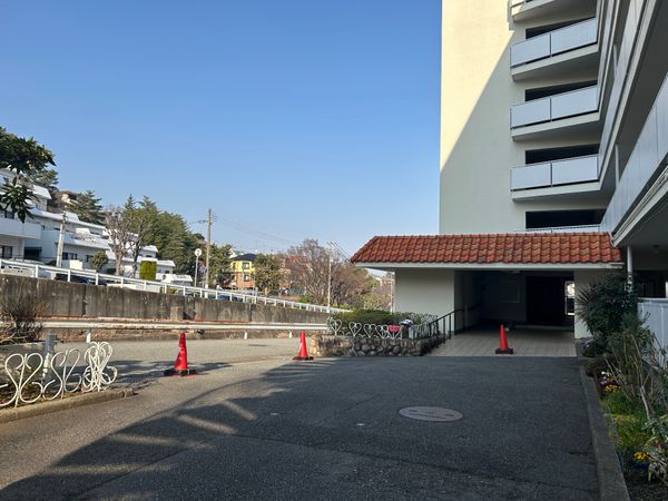 逆瀬川グリーンハイツ B棟 エントランス