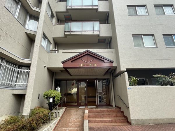 コトー宝塚 A棟 エントランス コトー宝塚 A棟 エントランス