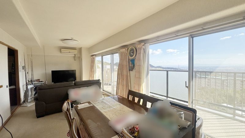 ジャルダン宝塚中山台弐番館 B棟 リビング