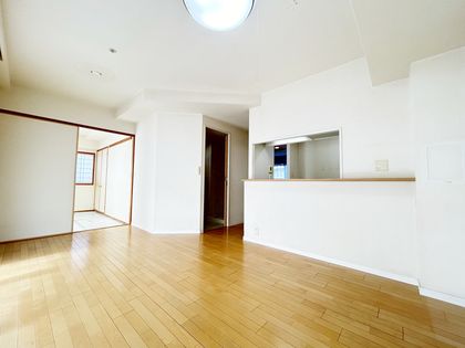 キングレジデンスラ・セーヌ宝塚 リビング