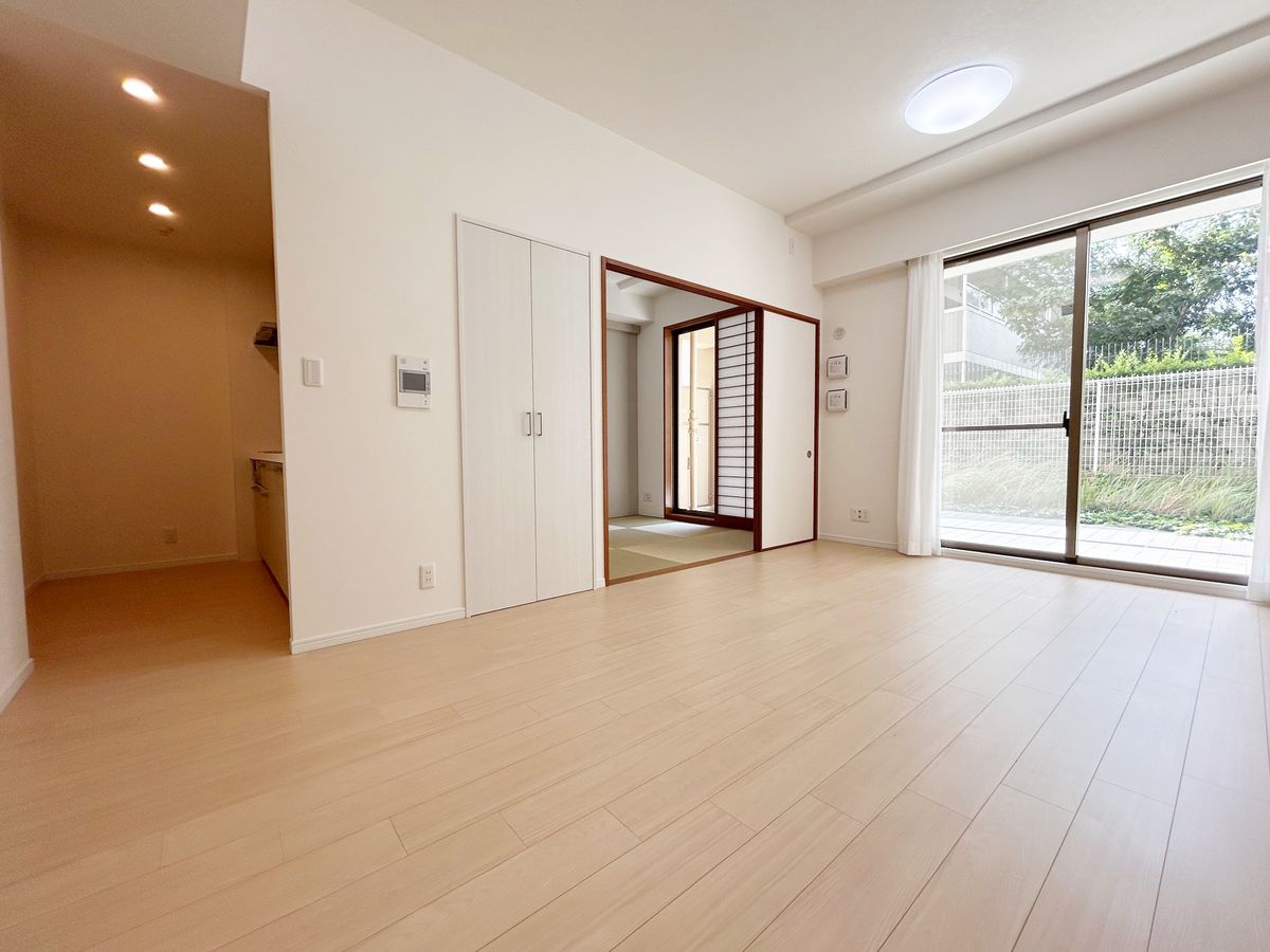 ファミール逆瀬川ザ・ガーデン リビング リビング