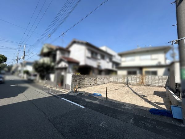 前面道路含む外観