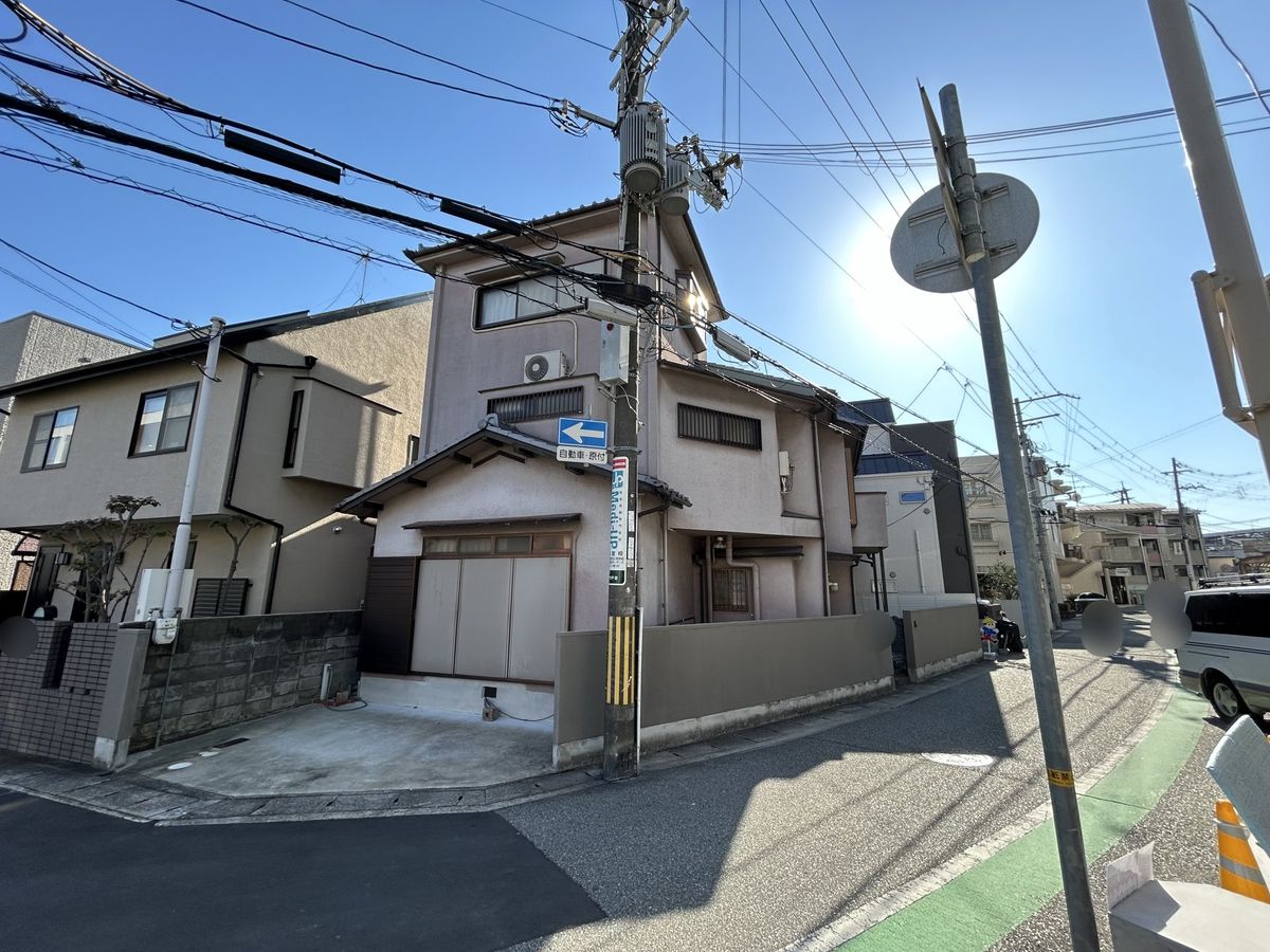 前面道路含む外観