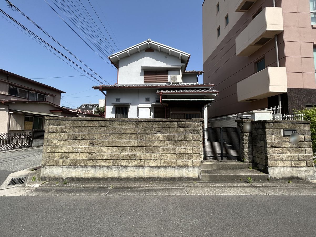 前面道路含む外観