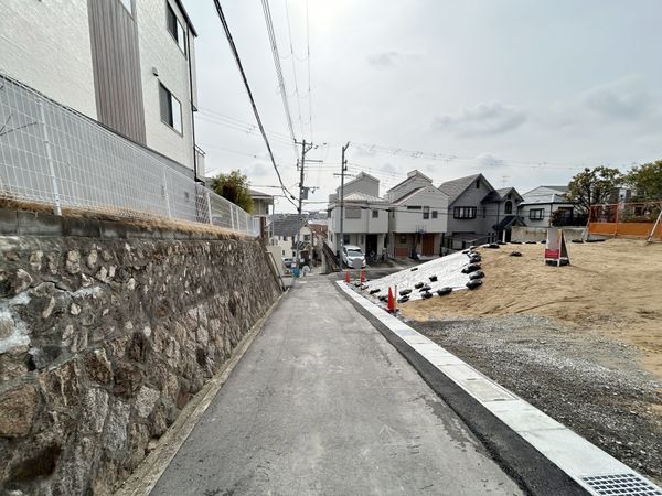 前面道路含む外観