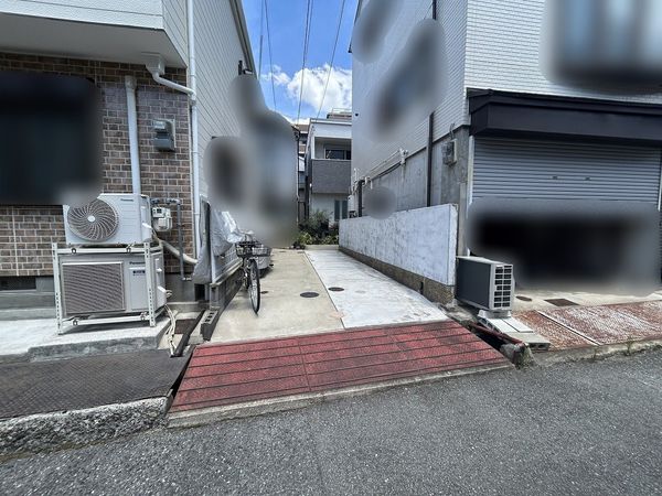 前面道路含む外観