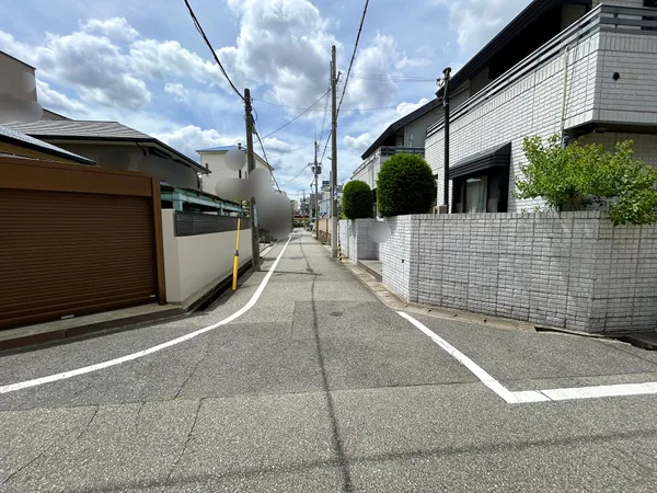 前面道路含む外観