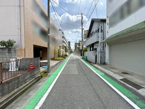 前面道路含む外観