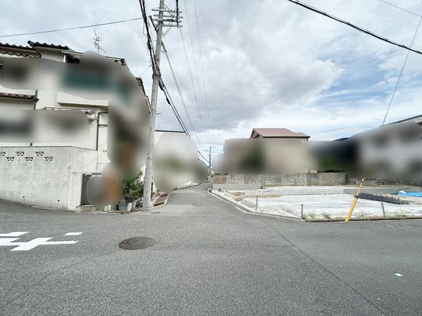 前面道路含む外観