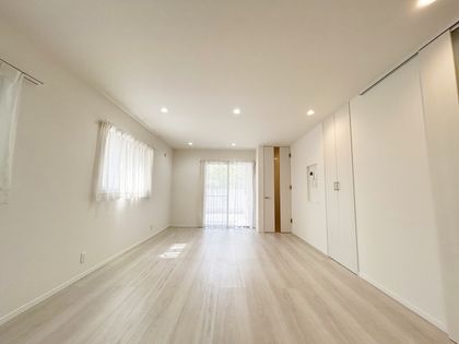 西宮市下大市東町戸建 リビング