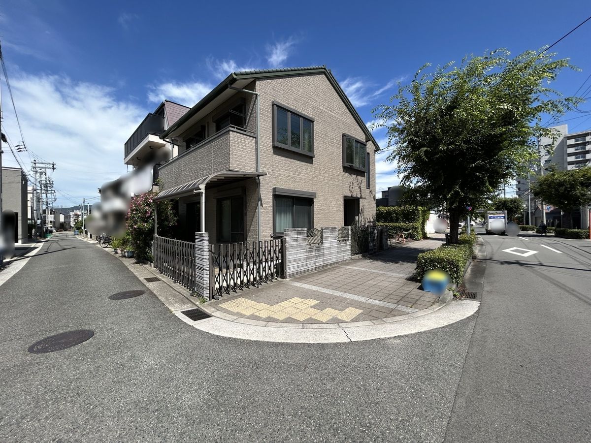 前面道路含む外観