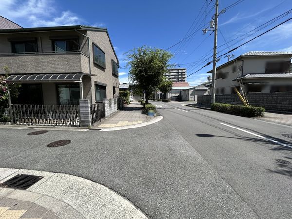 前面道路含む外観