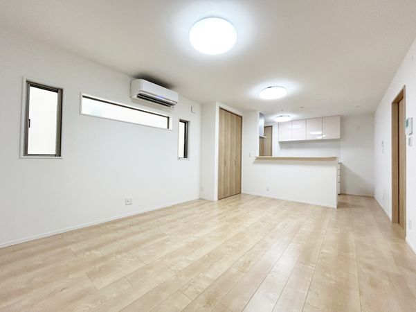 甲子園四番町・戸建 リビング