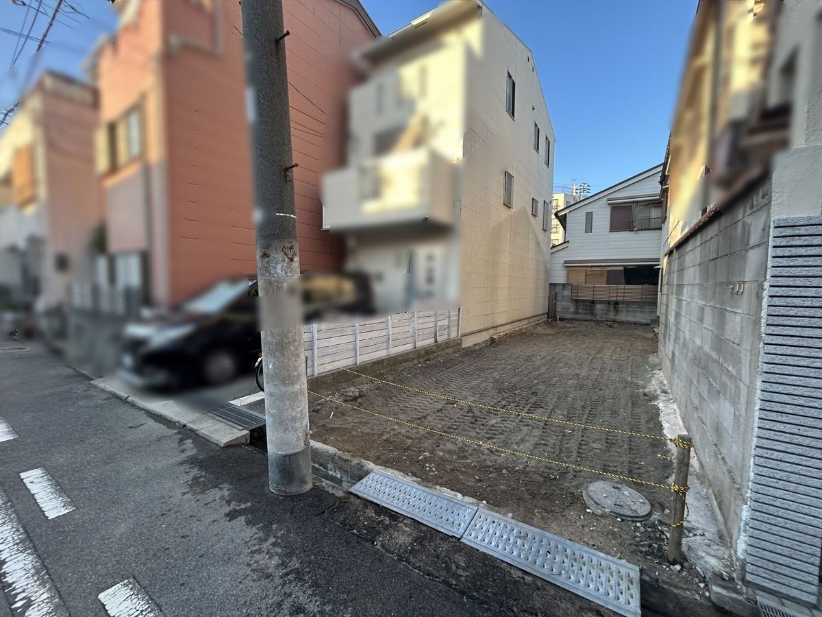 前面道路含む外観